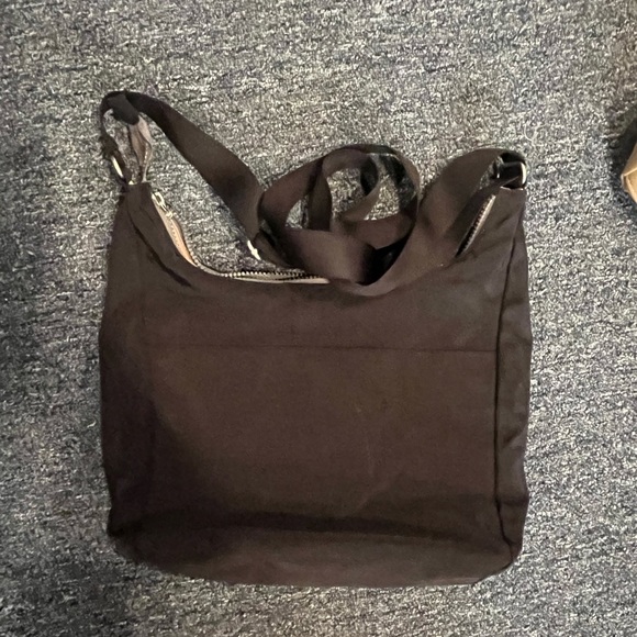 Baggallini black crossbody GUC - #103 - Picture 2 of 4